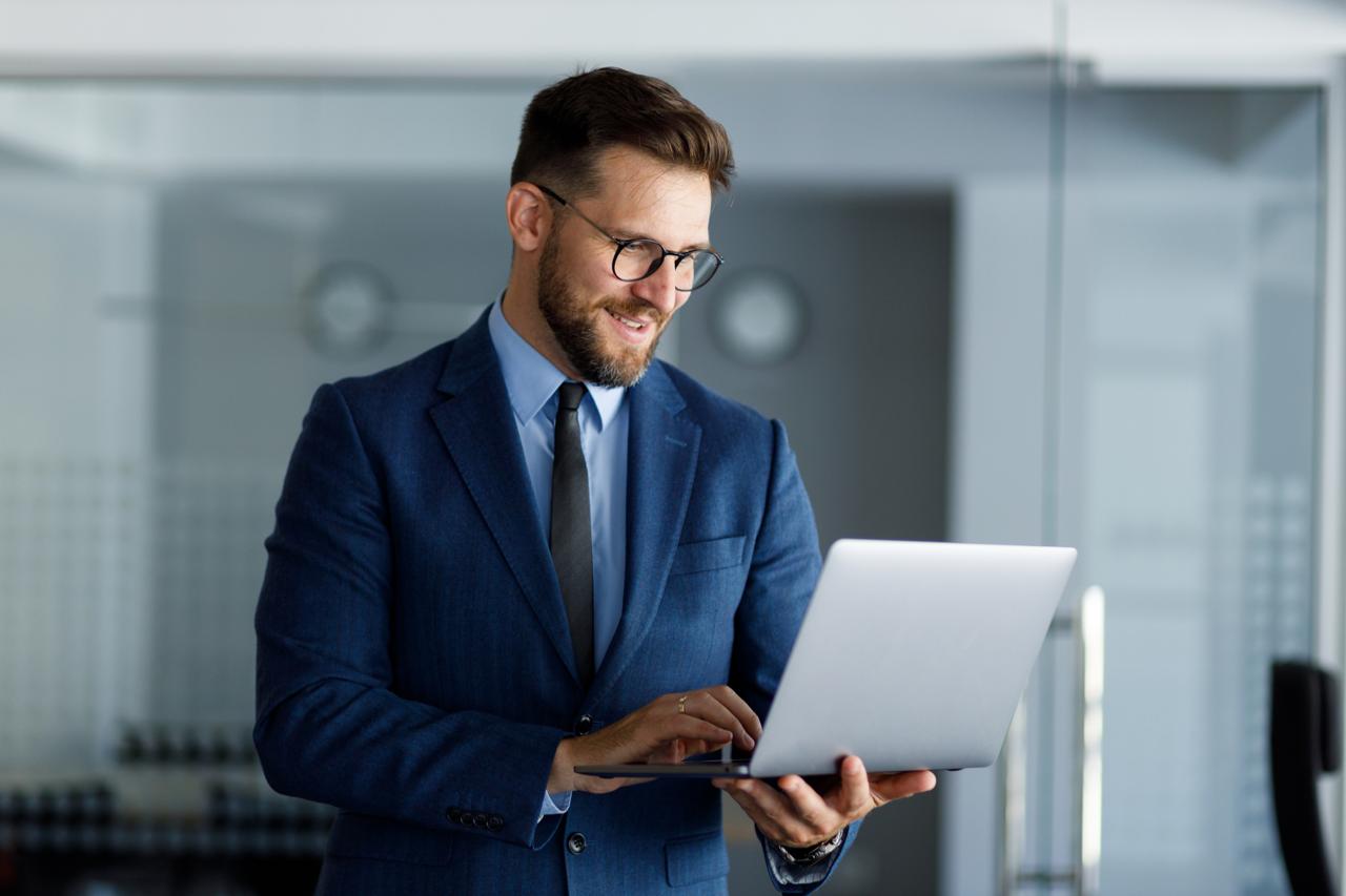 MÁS EXPERIENCIA, MÁS IMPACTO: ¿POR QUÉ ESTUDIAR UN POSGRADO CUANDO YA ESTÁS EN EL CAMPO LABORAL?