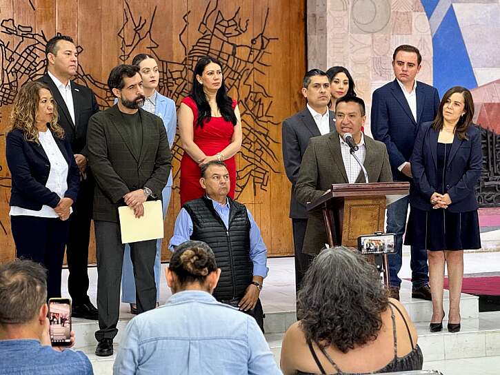 CELEBRAN DIPUTADOS Y JORGE RADA FALLO DE LA SCJN