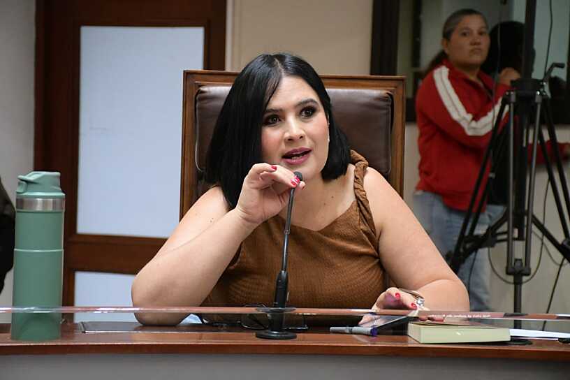 LLAMA RENATA ÁVILA A FRENAR AUMENTO AL TRANSPORTE PÚBLICO