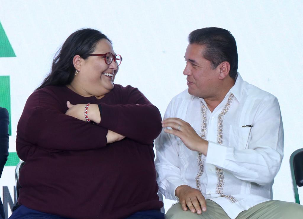 -Somos operadores de la Presidenta, mi querida Citlalli