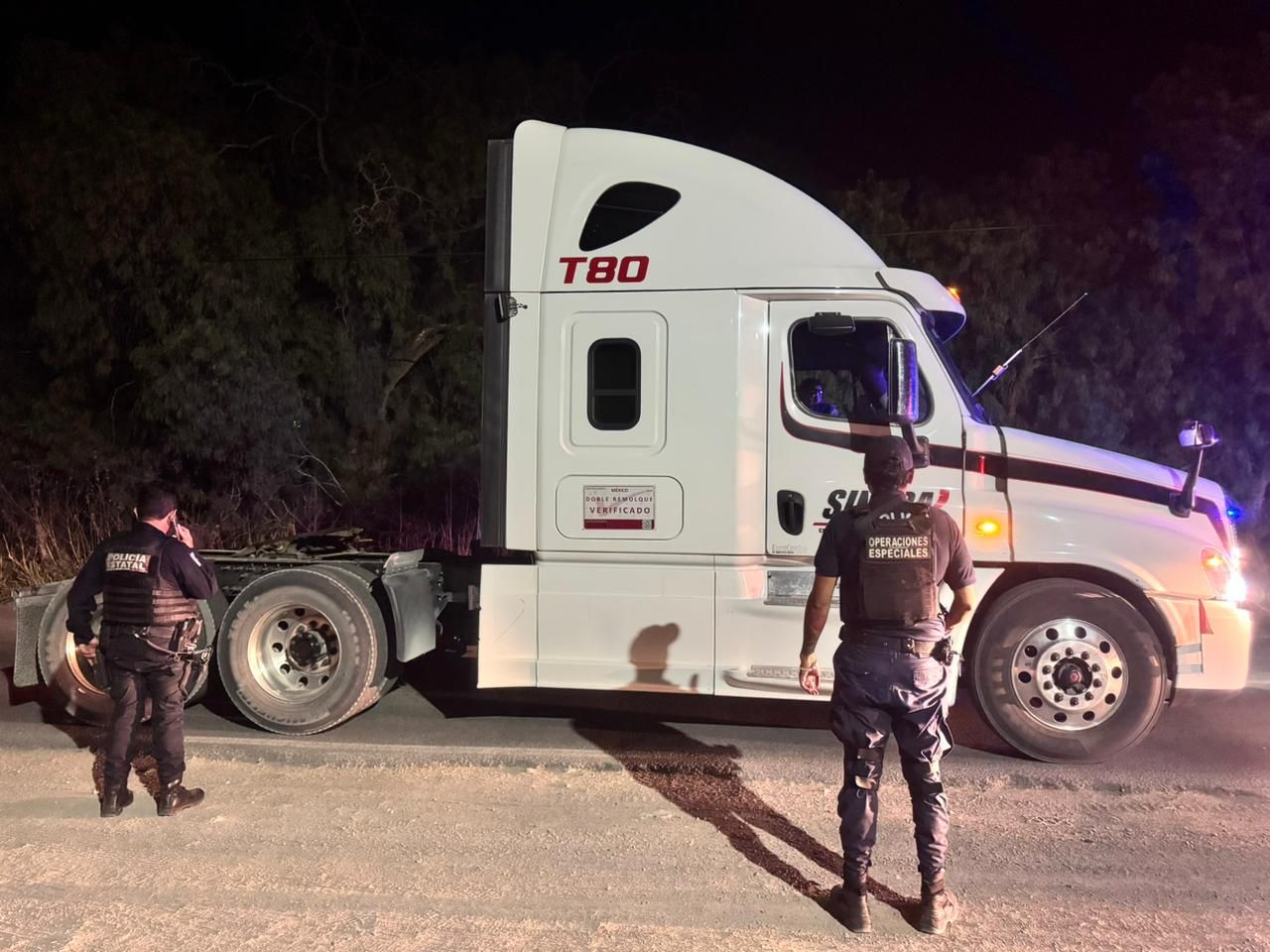 ASEGURAN POLICÍAS TRACTOCAMIÓN ROBADO EN LORETO