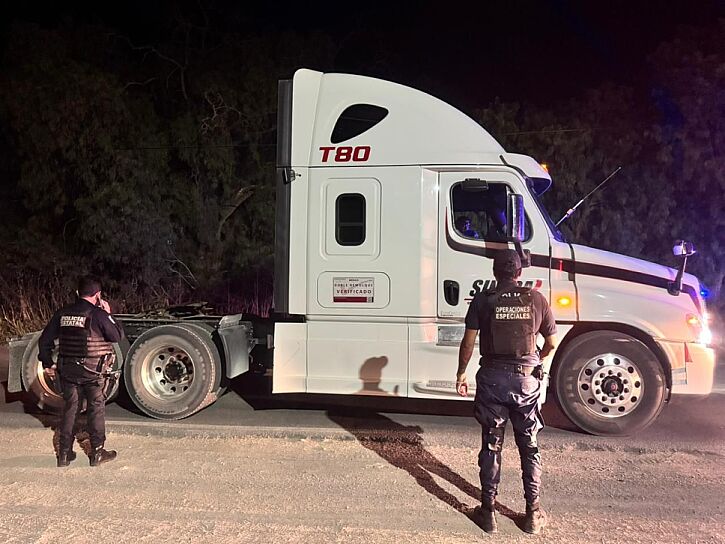 ASEGURAN POLICÍAS TRACTOCAMIÓN ROBADO EN LORETO