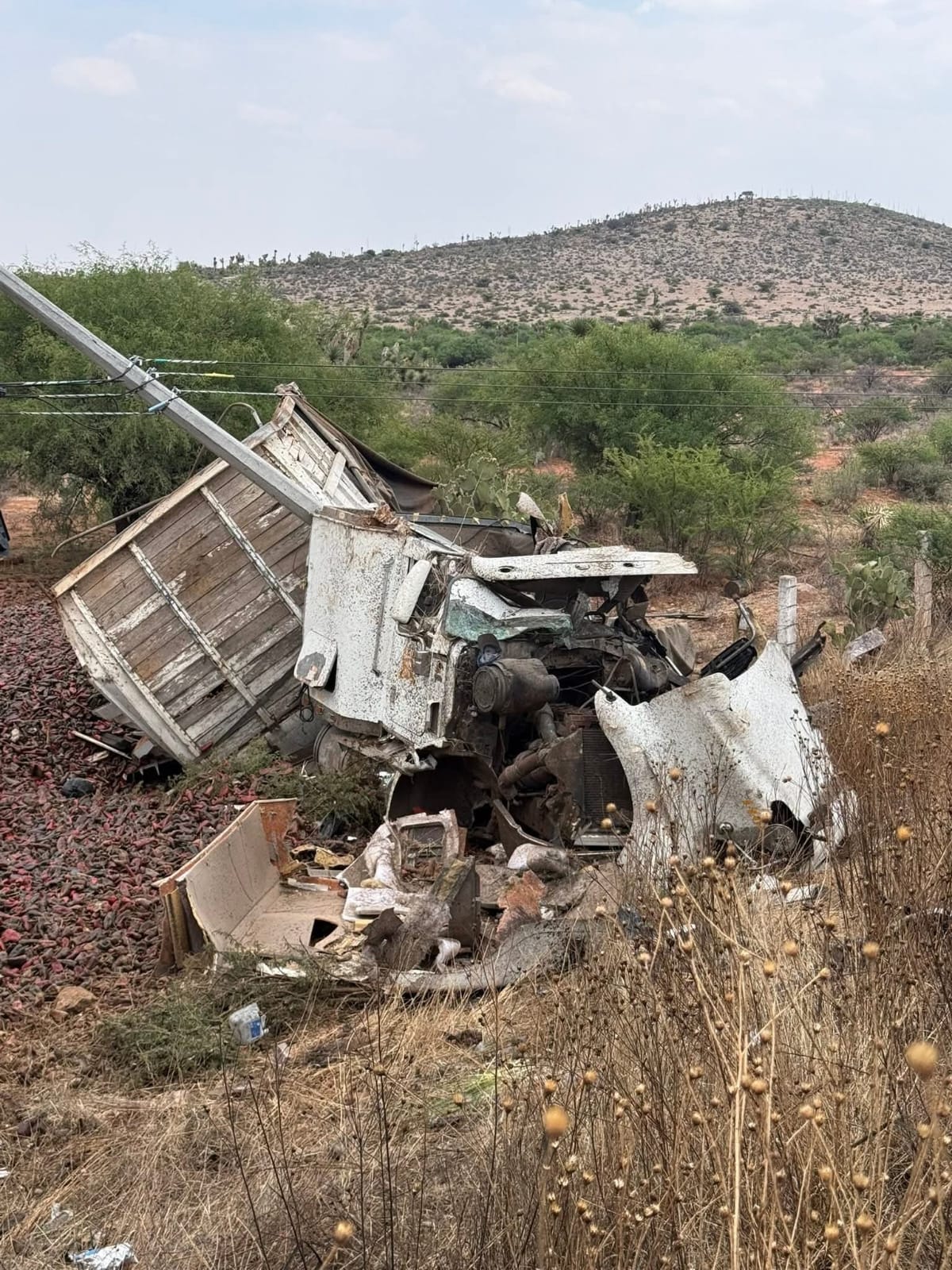 SALDO BLANCO, TRAS APARATOSO CHOQUE Y VOLCADURA EN LA FEDERAL 45