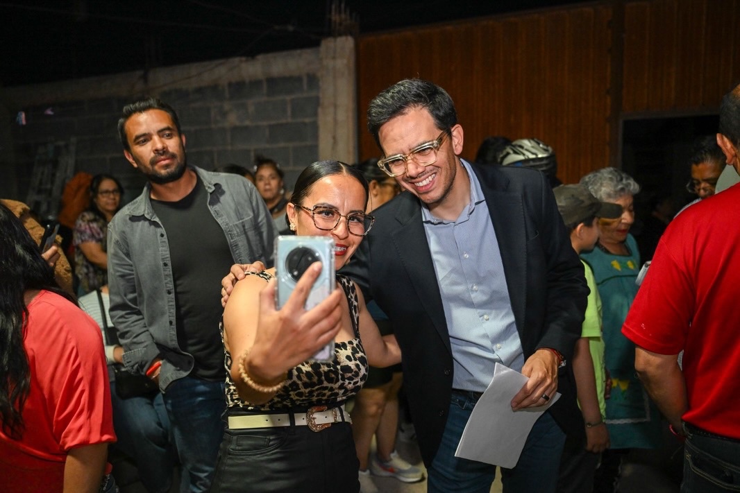 —Sonría para la selfie, mi próximo alcalde capitalino