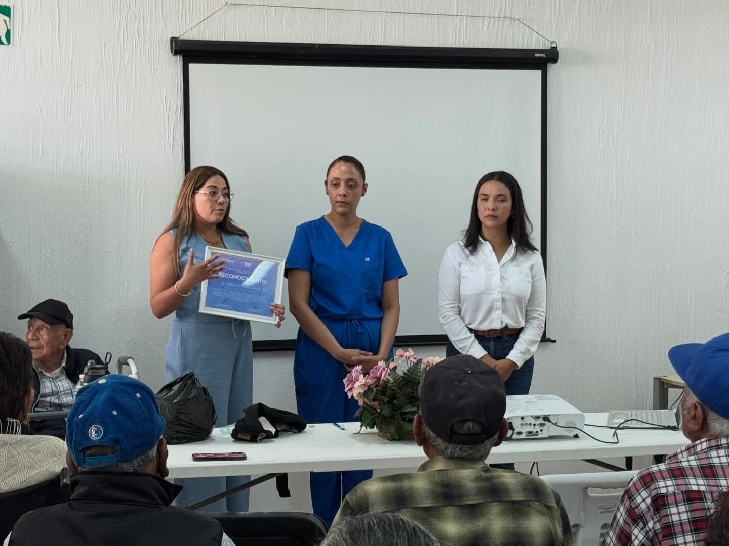 FORTALECEN EL CUIDADO DENTAL DE ADULTOS MAYORES EN VILLA NORTE