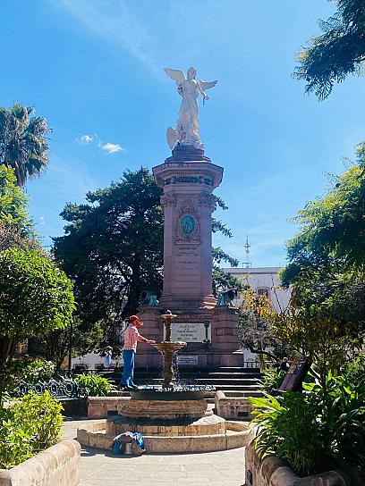 ALLÁ EN LA FUENTE…