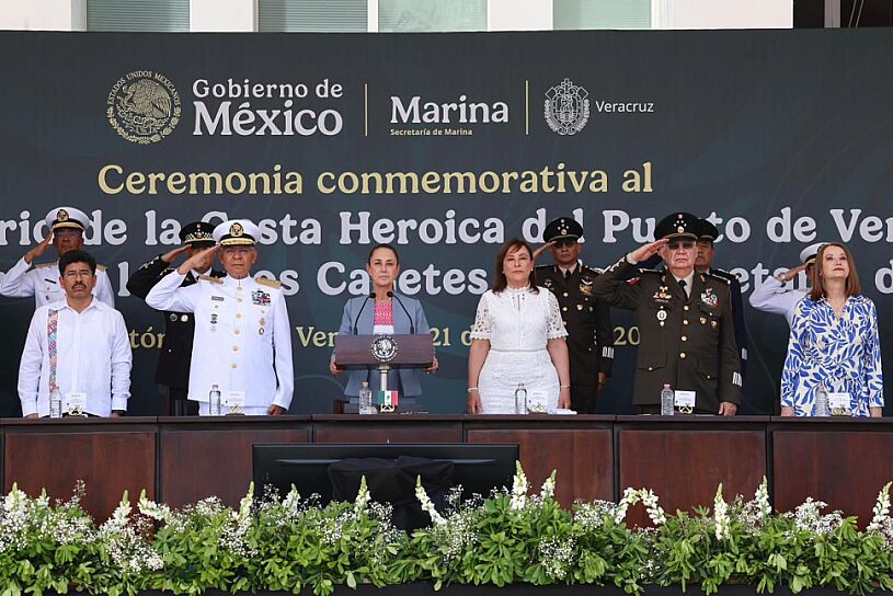 ENCABEZA CLAUDIA SHEINBAUM JURA DE 419 CADETES NAVALES