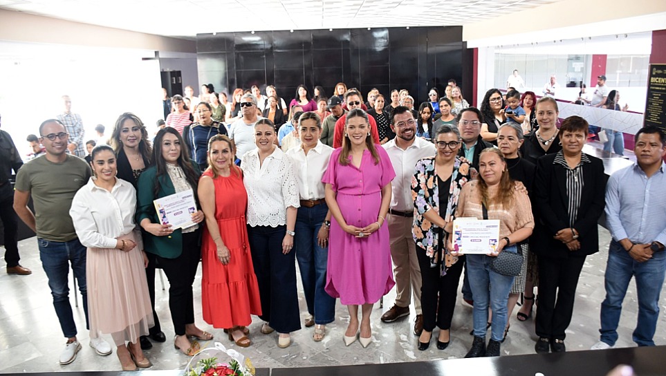 ENTREGAN APOYOS A MUJERES EMPRENDEDORAS EN GUADALUPE