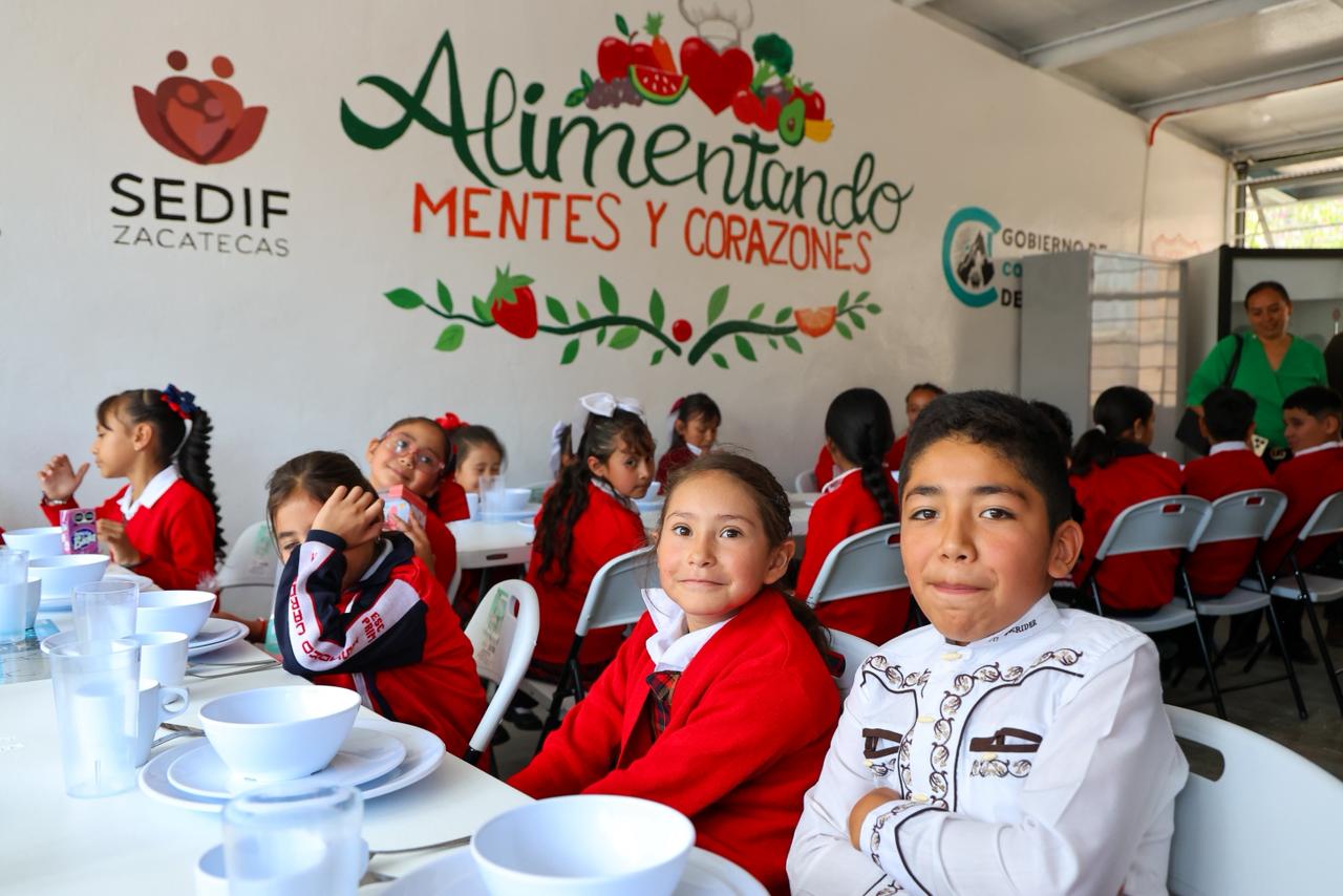 INAUGURA GODEZAC COMEDOR ESCOLAR Y ENTREGA APOYOS SOCIALES EN CONCEPCIÓN DEL ORO