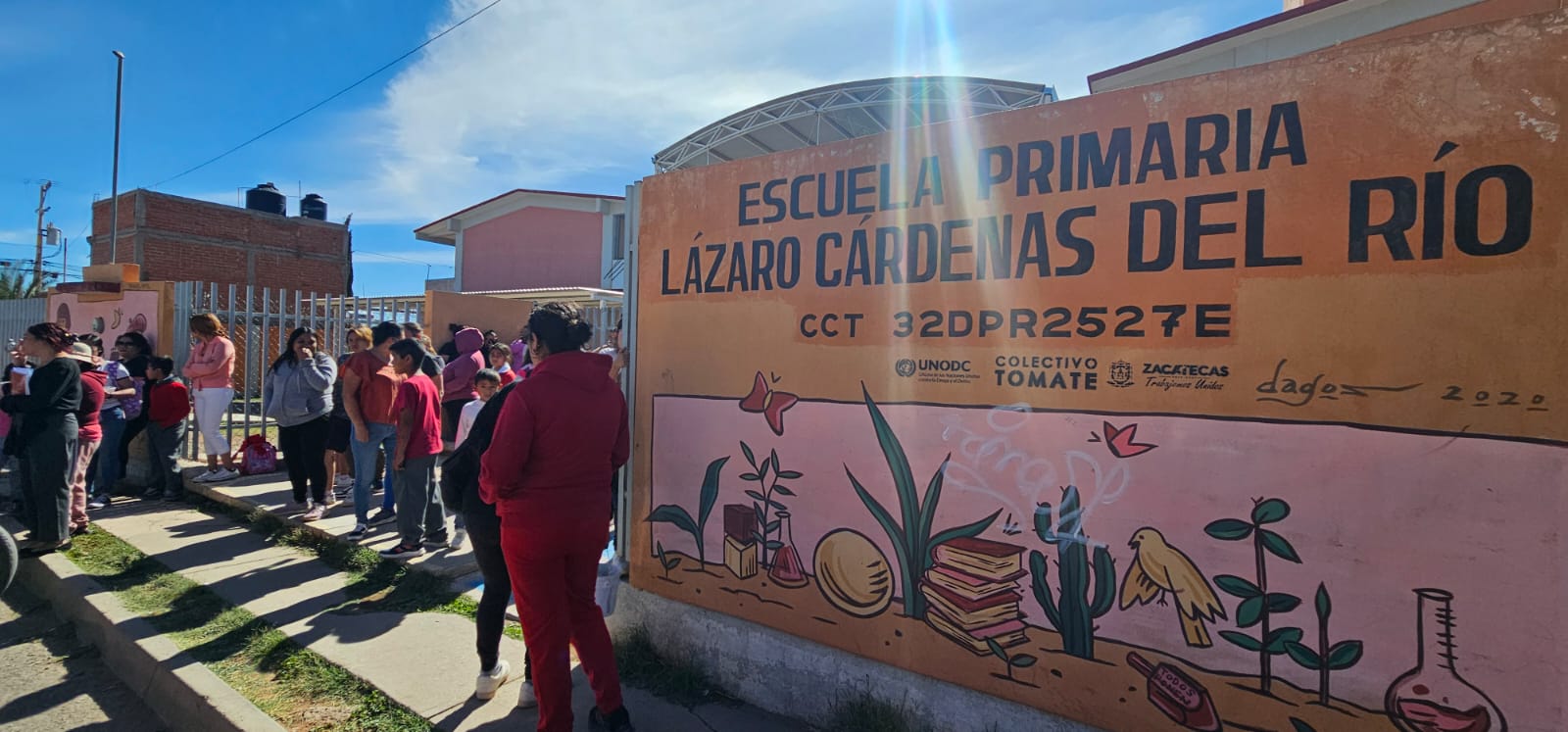 TOMAN PADRES DE FAMILIA PRIMARIA LÁZARO CARDENAS DEL RÍO 