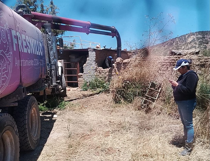 REALIZAN DESAZOLVE DE FOSA DE LA COMUNIDAD DE EL TRIUNFO