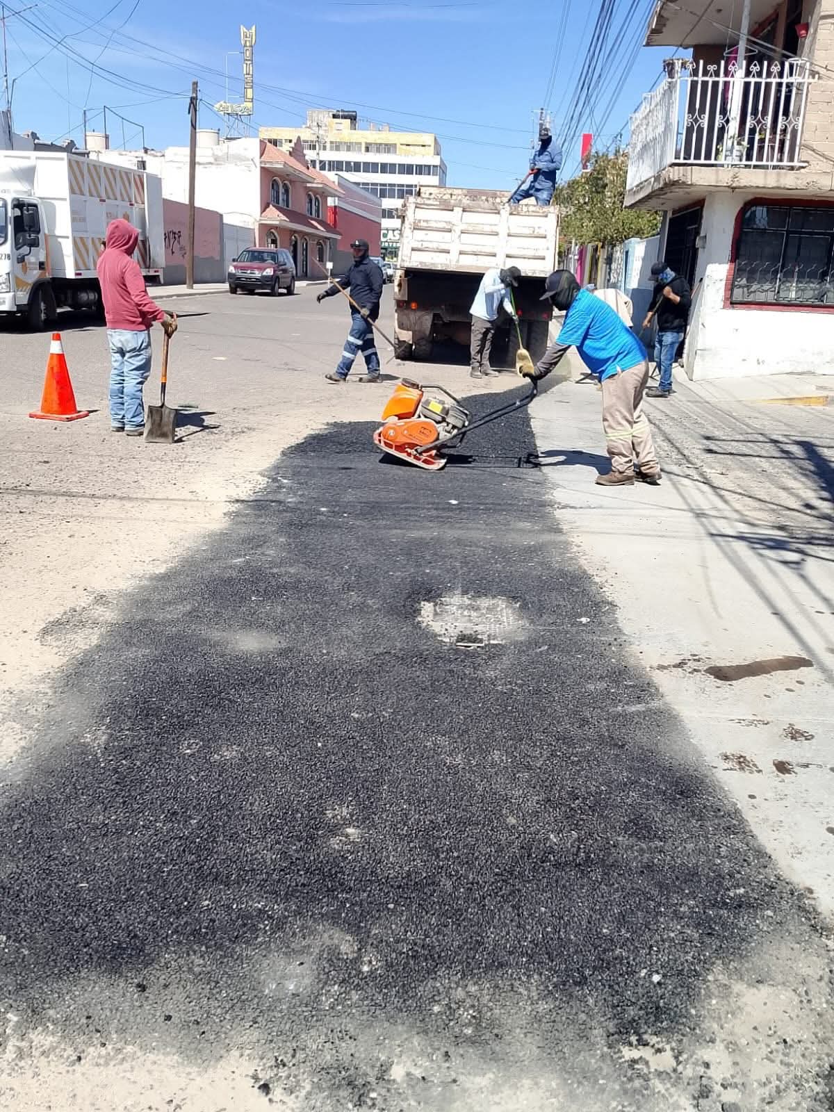 REFUERZAN PROGRAMA DE BACHEO EN AVENIDAS PRINCIPALES DE FRESNILLO
