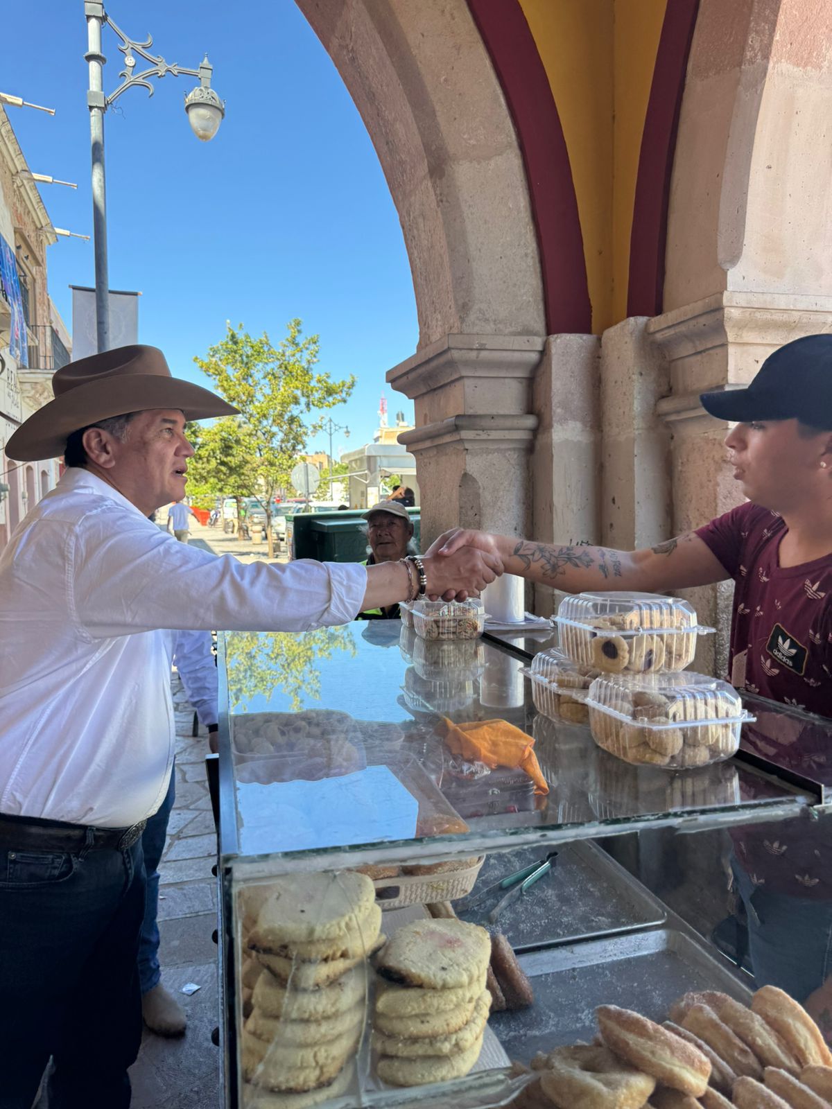 RECORRE CARLOS PUENTE SOMBRERETE Y ESCUCHA LAS NECESIDADES DEL PUEBLO