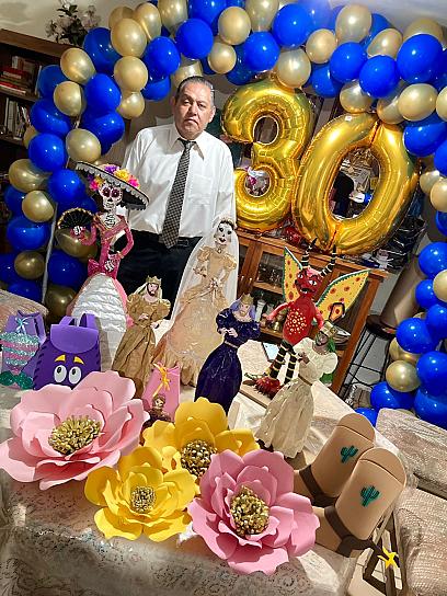 A LUIS NORIEGA, DEDICADO DECORADOR DE TACOALECHE