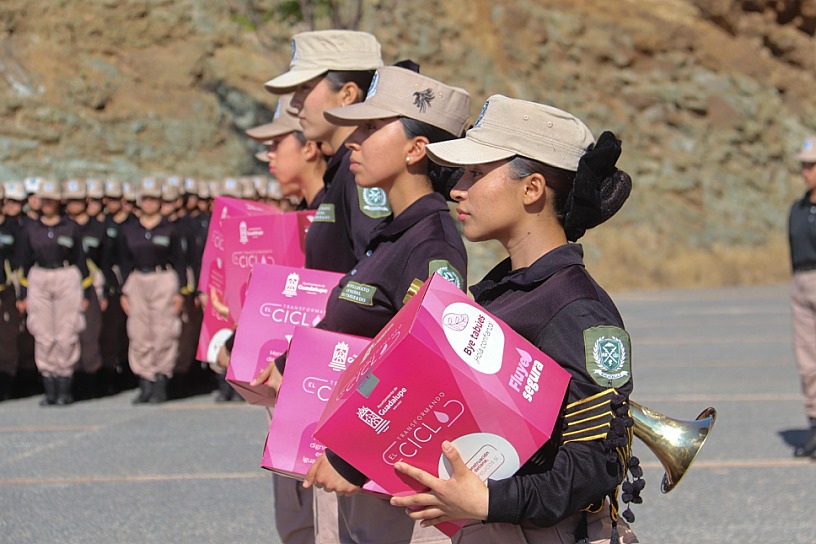 ENTREGAN KITS MENSTRUALES A ESTUDIANTES EN GUADALUPE