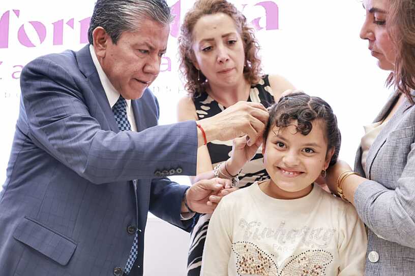 ENCABEZA DAVID MONREAL ENTREGA DE IMPLANTES COCLEARES