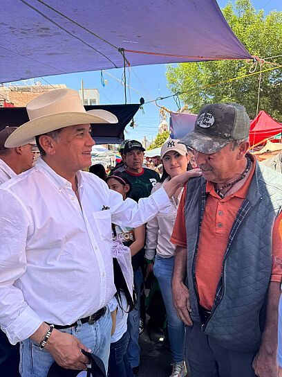 ATIENDE CARLOS PUENTE PETICIONES DE TIANGUISTAS Y COMERCIANTES