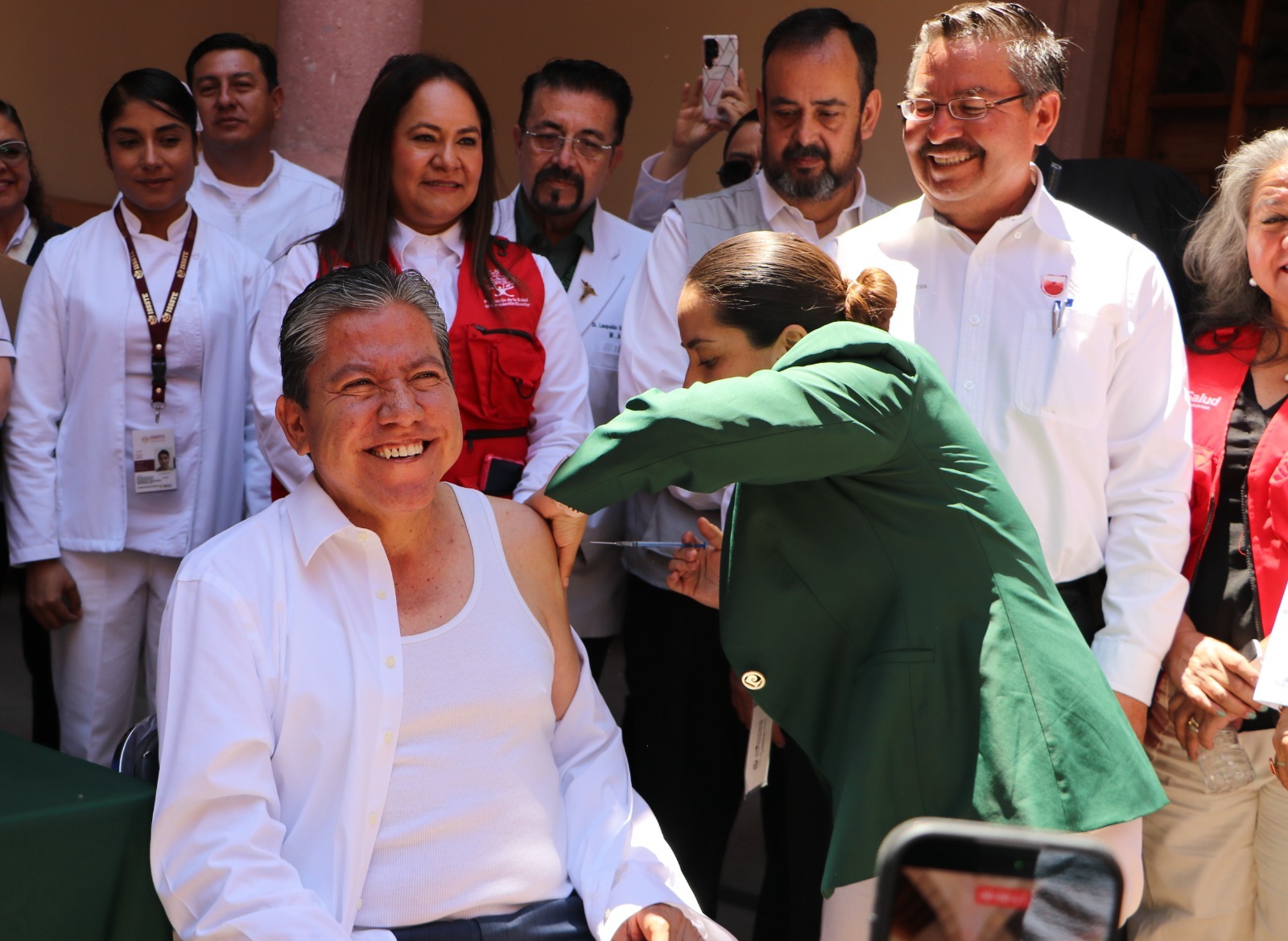 - Mi góber, le toca la vacunada
