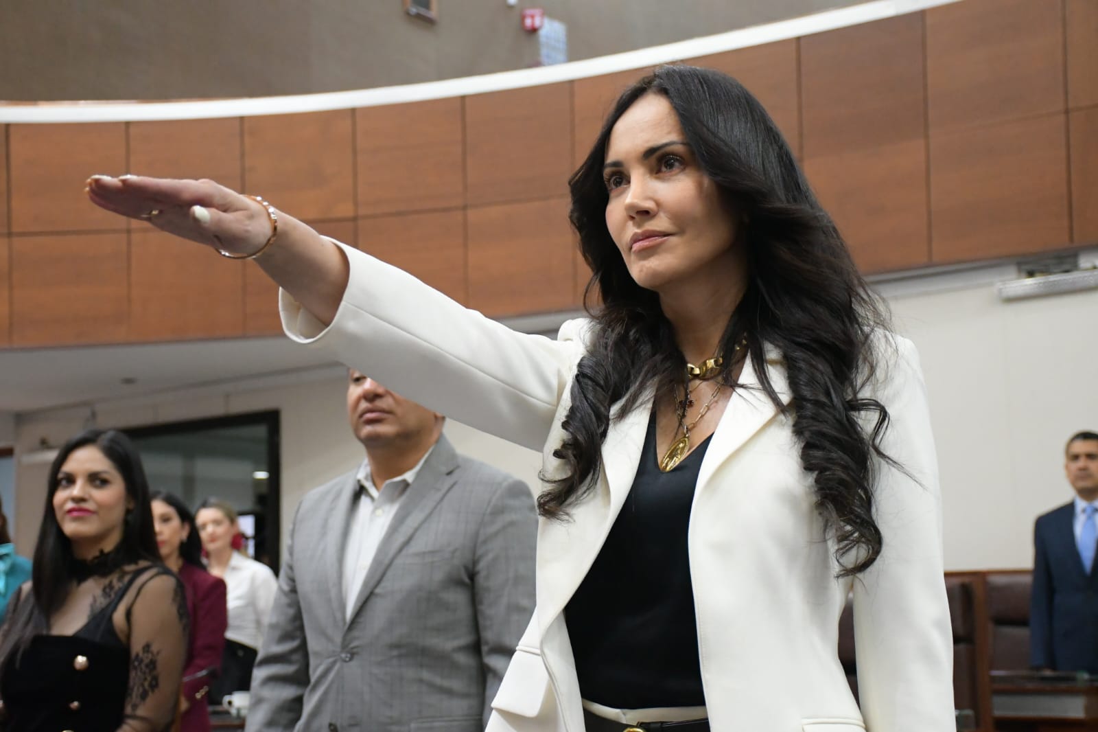 DESIGNA CONGRESO A VERÓNICA HERNÁNDEZ EN AUDITORÍA