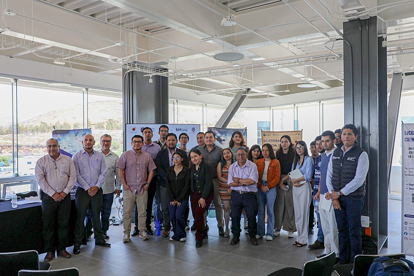 PARTICIPAN JÓVENES ESTUDIANTES EN PRIMERA EXPO ORIENTA POSGRADOS QUANTUM 2026