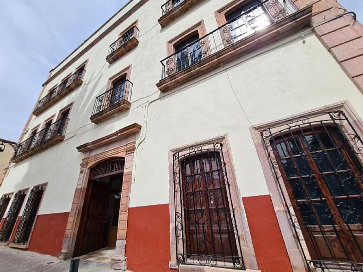 ALUMNOS DEL EDUCEM TOMAN LA INSTITUCIÓN POR FALTA DE ACUERDOS