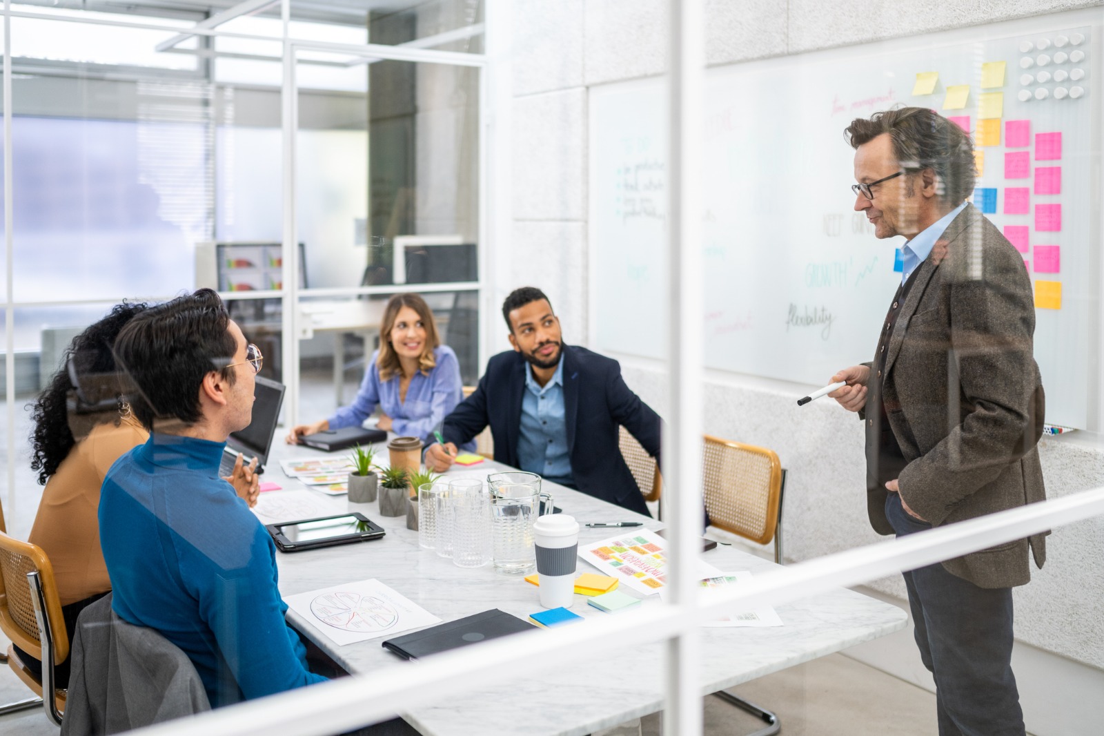 DE UN EMPLEO PARA SIEMPRE A EMPLEARSE DE POR VIDA