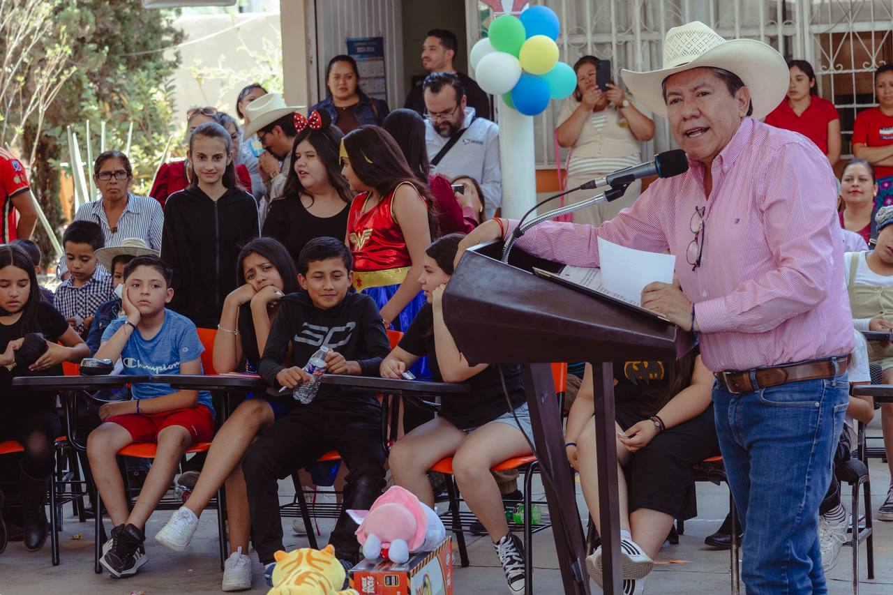 INAUGURA DAVID MONREAL REHABILITACIÓN DE ESCUELA EN VALPARAÍSO CON MOTIVO DEL DÍA DE LA NIÑEZ