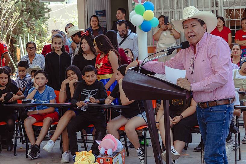 INAUGURA DAVID MONREAL REHABILITACIÓN DE ESCUELA EN VALPARAÍSO CON MOTIVO DEL DÍA DE LA NIÑEZ