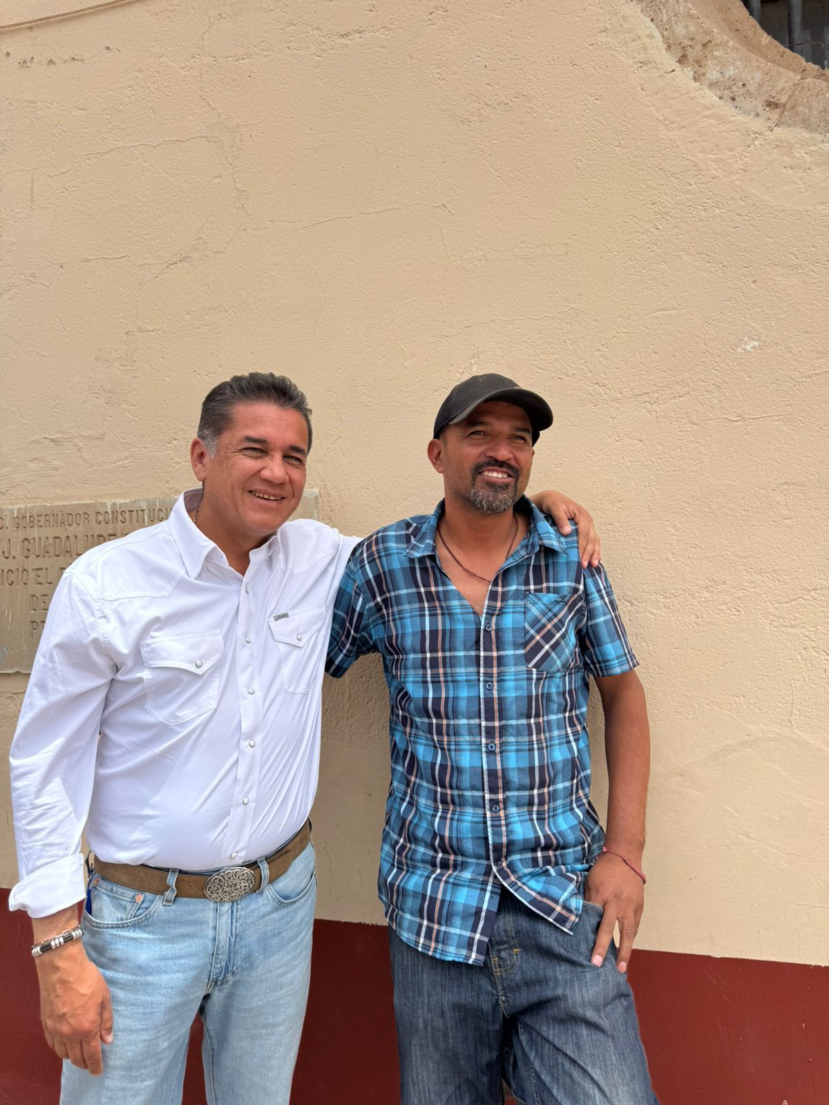 REALIZA RECORRIDO POR MIGUEL AUZA CARLOS PUENTE  Y ESCUCHA A LA CIUDADANÍA