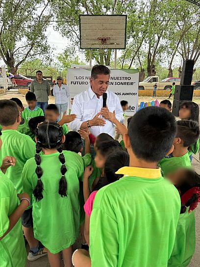 CELEBRA CARLOS PUENTE DÍA DEL NIÑO EN JUAN ALDAMA