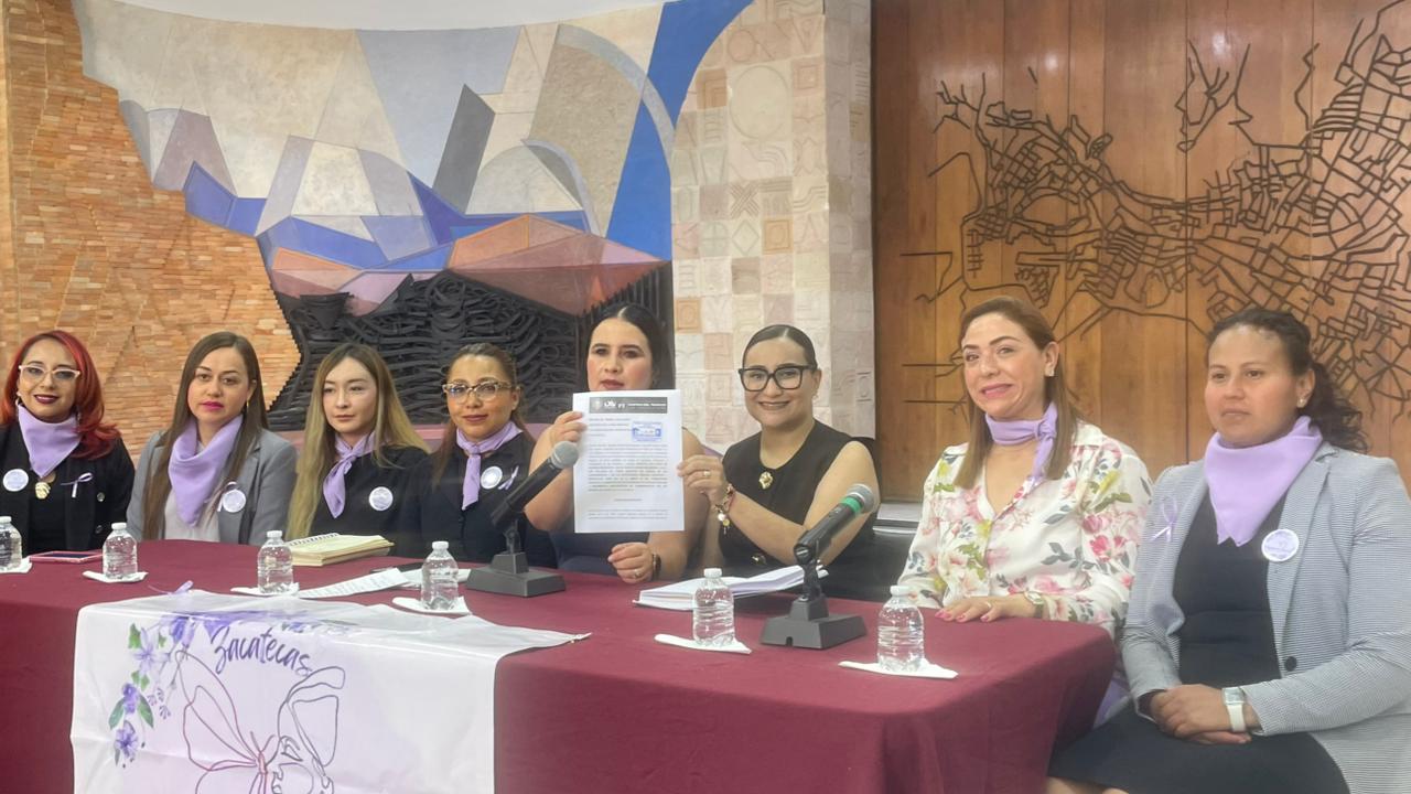 PROPONE RENATA AVILA ILUMINAR EDIFICIOS POR DÍA DEL LUPUS