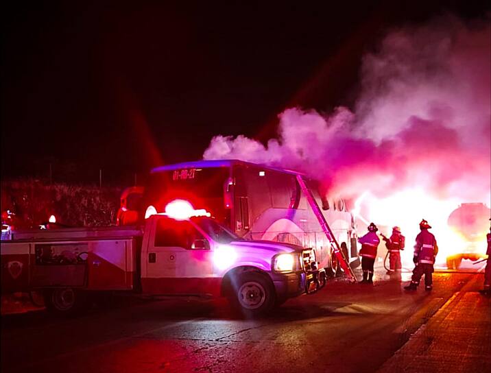 ATIENDE PROTECCIÓN CIVIL INCENDIO DE AUTOBÚS EN OSIRIS