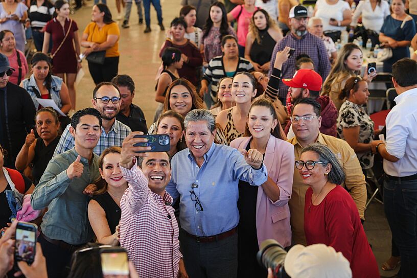 CELEBRAN MILES DE MAMÁS DE GUADALUPE SU DÍA EN LA MEGAVELARIA