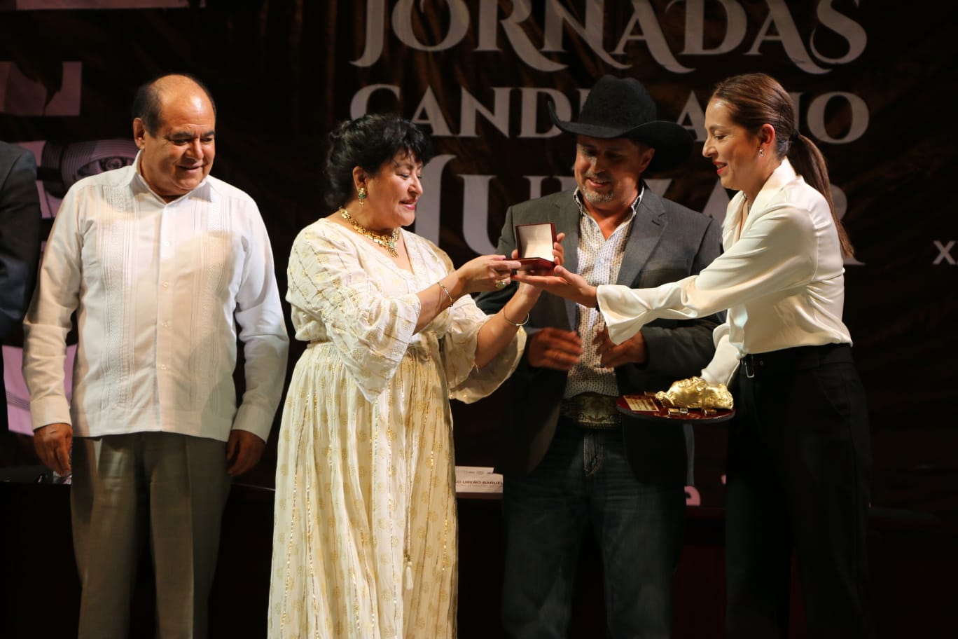 ENTREGA GODEZAC XXI MEDALLA CANDELARIO HUÍZAR 2026 A SONIA MEDRANO