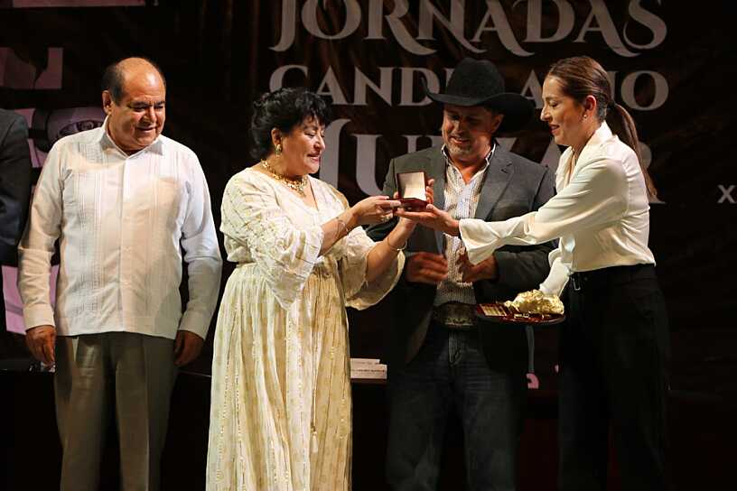 RECONOCE GODEZAC A SONIA MEDRANO CON XXI MEDALLA CANDELARIO HUÍZAR 2026 