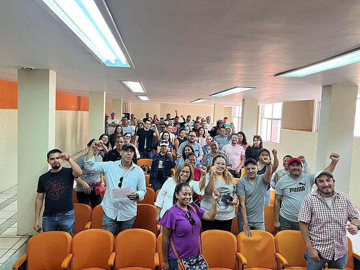 AMAGAN TRABAJADORES DE LA FGJEZ CON MANIFESTARSE EN INAUGURACIÓN DEL FESTIVAL DEL FOLCLOR 