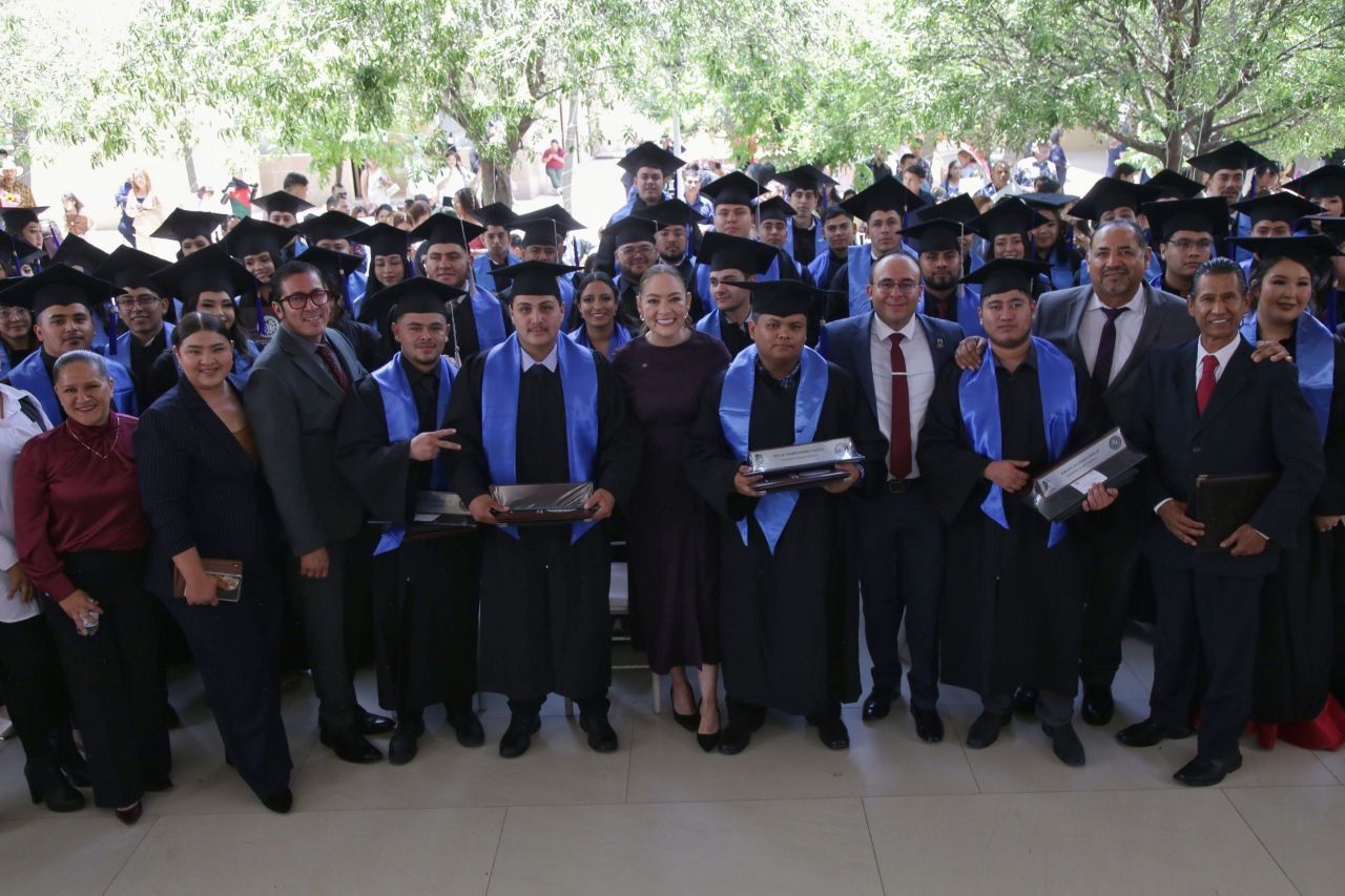 CELEBRA VERO DÍAZ A LA “GENERACIÓN DE LA ESPERANZA” DEL TEC DE LORETO