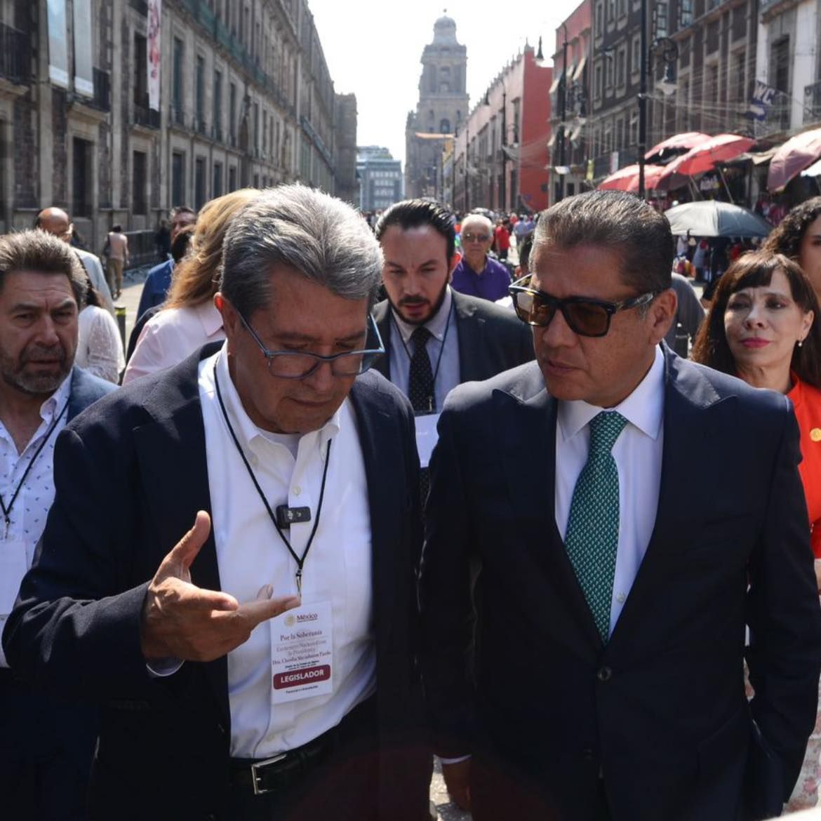 -Mire mi Carlos, hay que apoyar a Vero