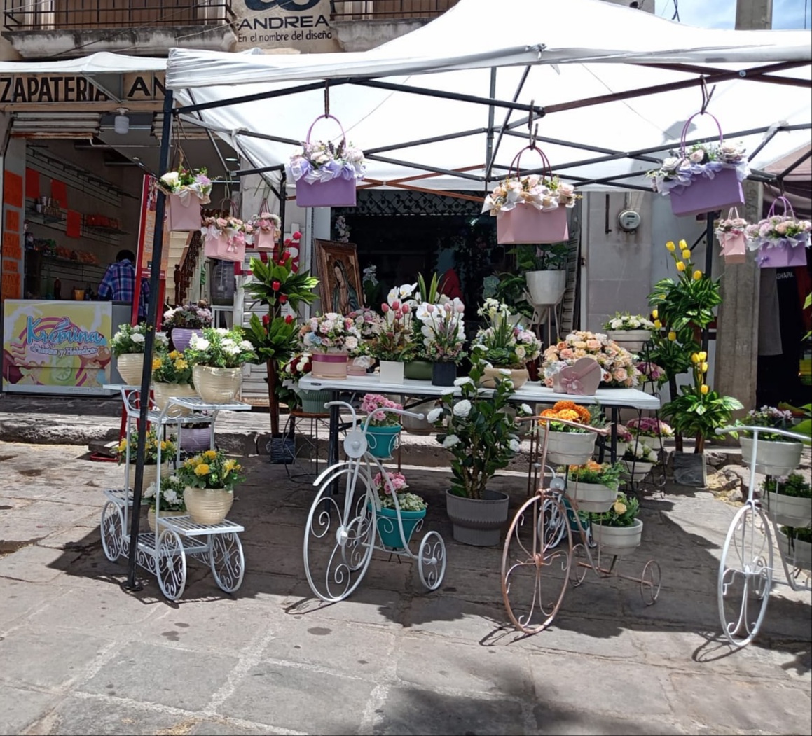 AGUARDAN COMERCIANTES EL “MILAGRO” DE ÚLTIMA HORA POR EL DÍA DE LAS MADRES