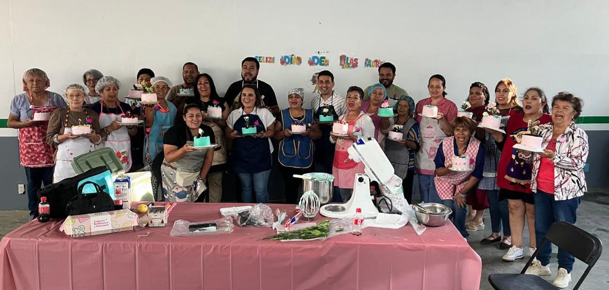 CELEBRA DIF CAPITAL A LAS MADRES CON TALLER DE REPOSTERÍA