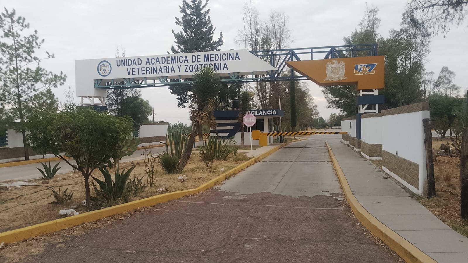 LLAMAN ESTUDIANTES DE VETERINARIA A MARCHA UNIVERSITARIA