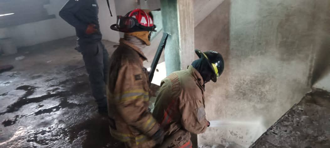 SOFOCAN BOMBEROS INCENDIO DOMICILIARIO EN TLALTENANGO