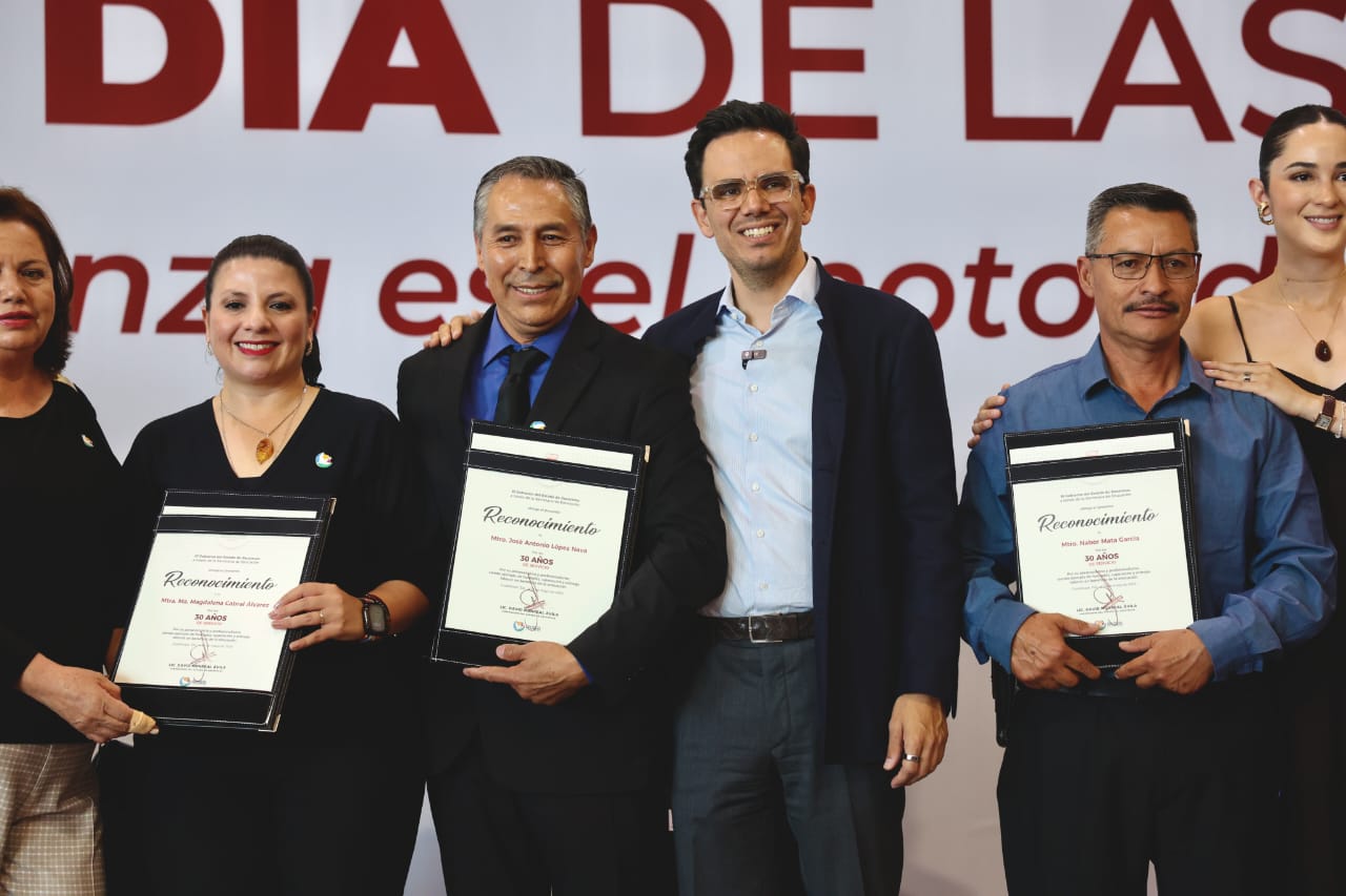 RECONOCE GOBIERNO DE ZACATECAS A DOCENTES CON BONOS ECONÓMICOS