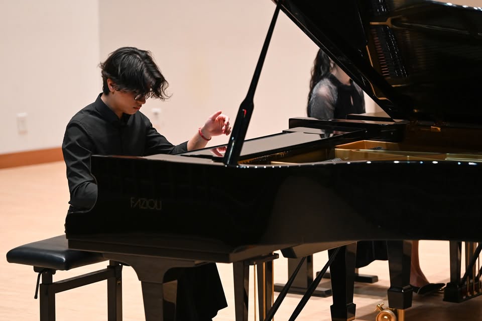 GANA ELÍAS MANZO CERTAMEN MUSICAL EN TEXAS
