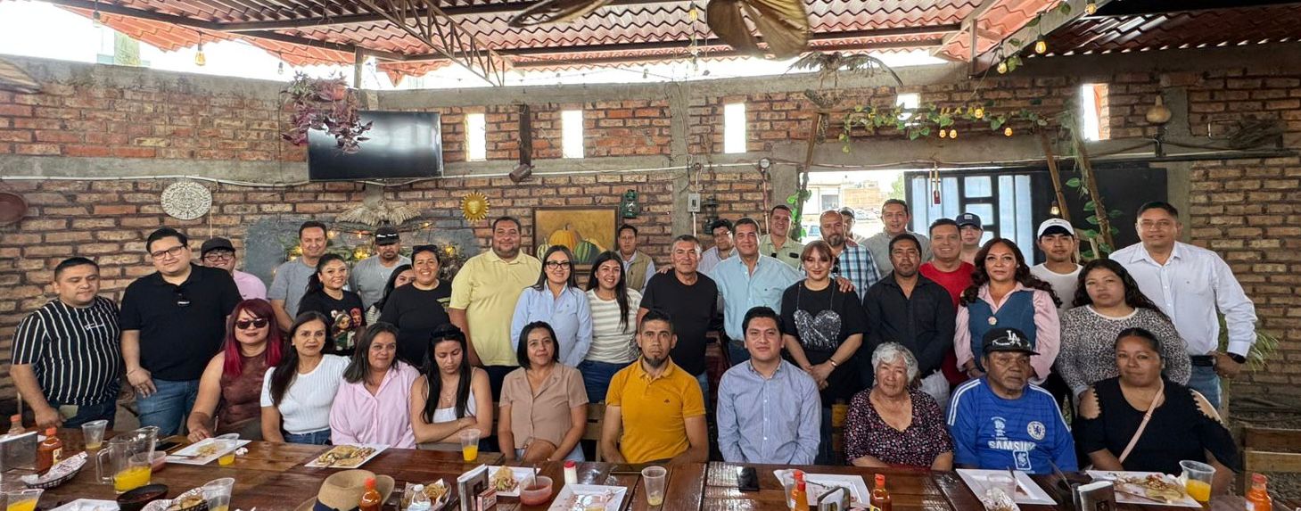 DIALOGA CARLOS PUENTE CON HABITANTES DE LORETO