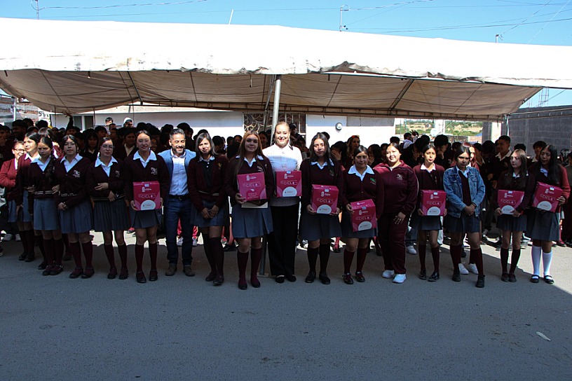ENTREGA DIF GUADALUPE KITS MENSTRUALES A ESTUDIANTES DEL EMSAD