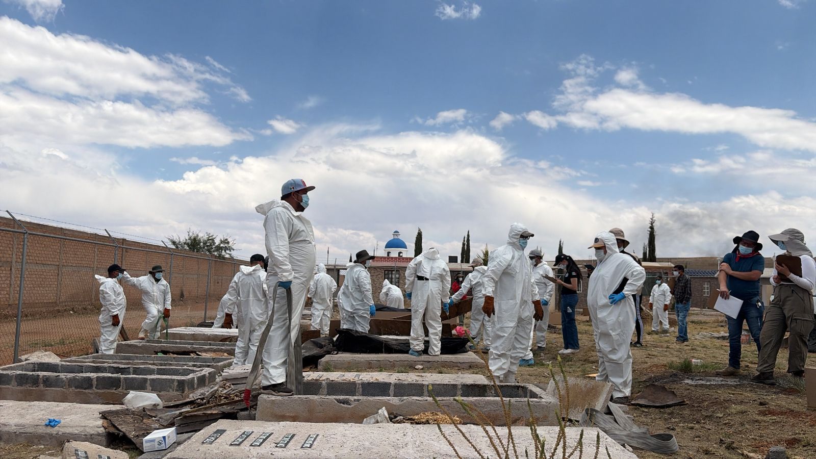 INICIAN EXHUMACIÓN DE 109 CUERPOS SIN IDENTIFICAR EN FRESNILLO PARA OBTENER PERFILES GENÉTICOS