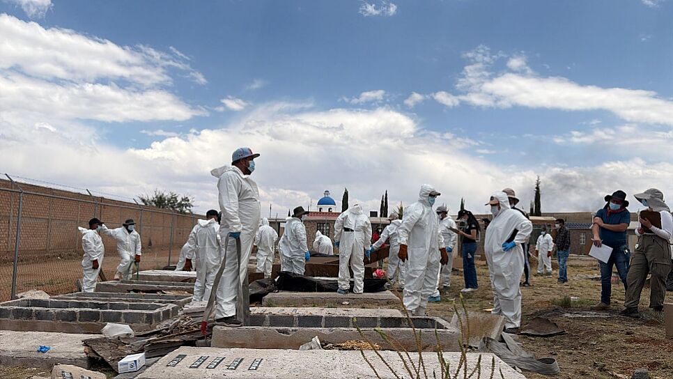 INICIAN EXHUMACIÓN DE 109 CUERPOS SIN IDENTIFICAR EN FRESNILLO PARA OBTENER PERFILES GENÉTICOS