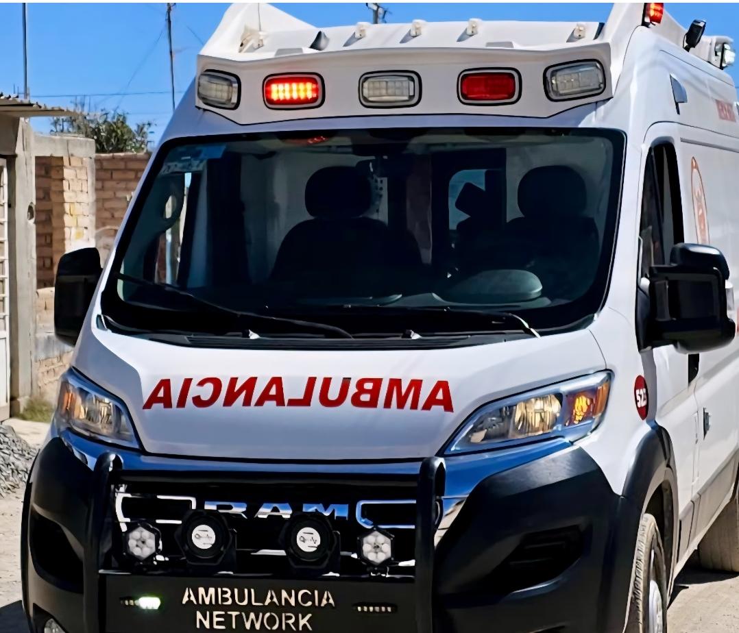 VUELCA CAMIÓN CARGADO DE CHOCOLATE EN FRESNILLO, SOLO SE REPORTAN DAÑOS MATERIALES
