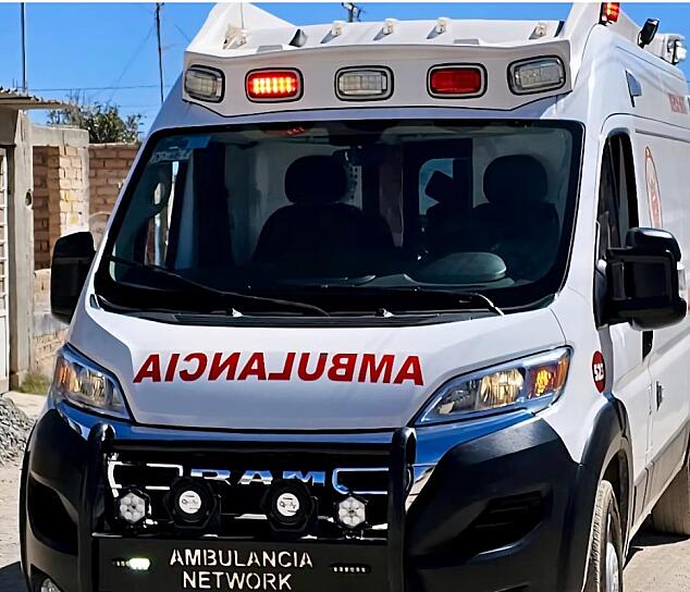 VUELCA CAMIÓN CARGADO DE CHOCOLATE EN FRESNILLO, SOLO SE REPORTAN DAÑOS MATERIALES